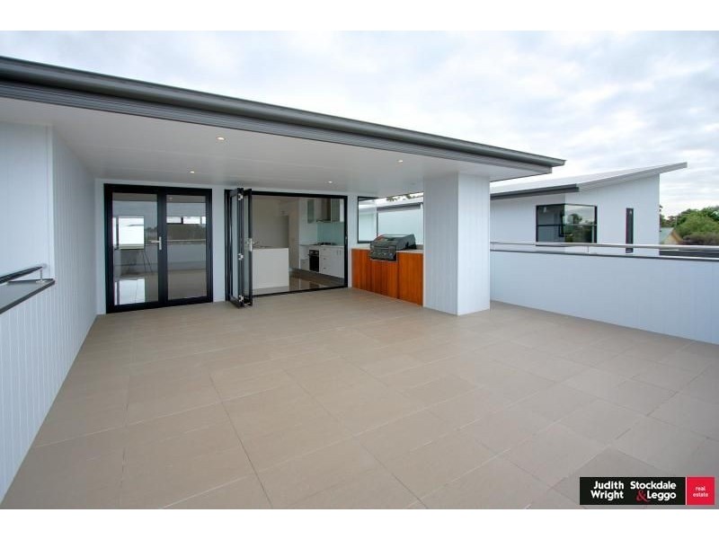 9 Pobblebonk Place, Cowes VIC 3922