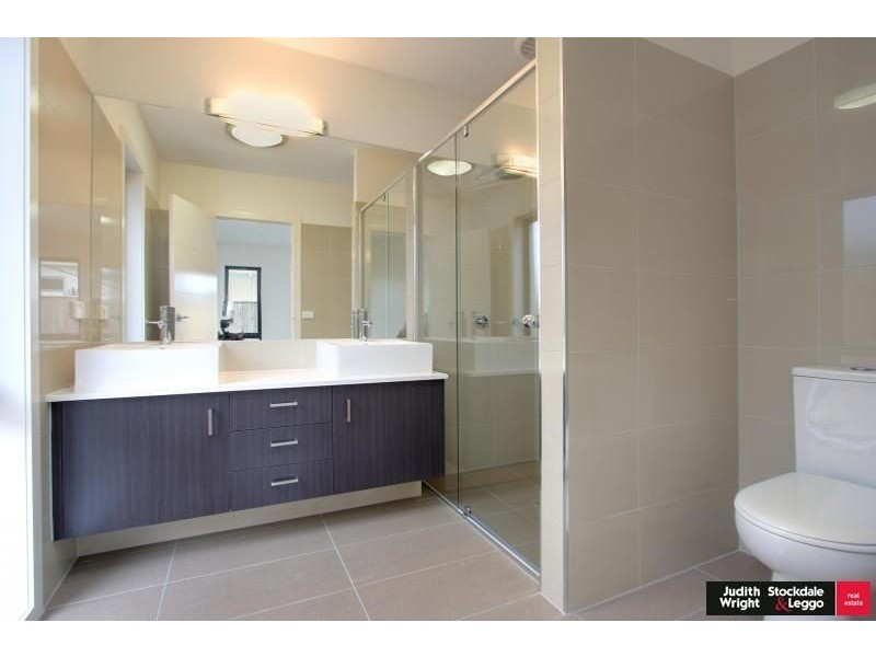 9 Pobblebonk Place, Cowes VIC 3922