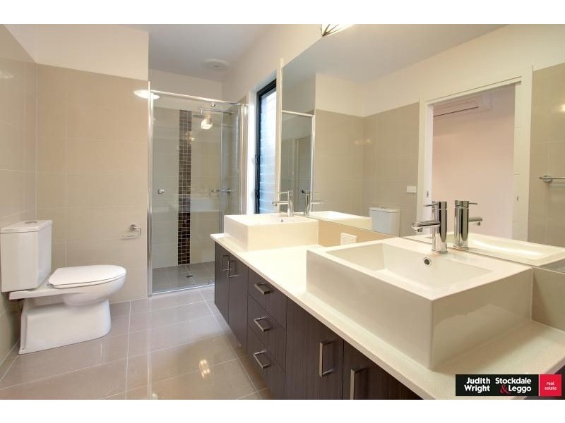 9 Pobblebonk Place, Cowes VIC 3922