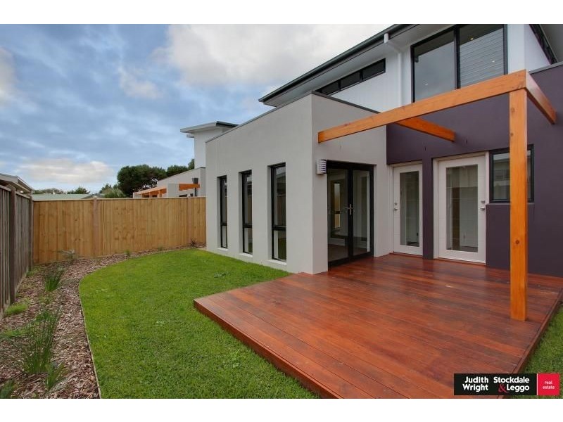 9 Pobblebonk Place, Cowes VIC 3922