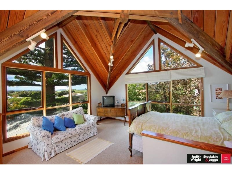 4 Hollywood Crescent, Smiths Beach VIC 3922