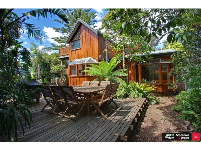 4 Hollywood Crescent, Smiths Beach VIC 3922