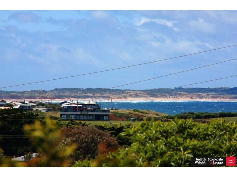 4 Hollywood Crescent, Smiths Beach VIC 3922