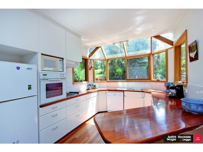 4 Hollywood Crescent, Smiths Beach VIC 3922