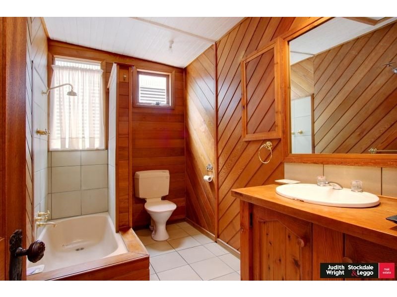 4 Hollywood Crescent, Smiths Beach VIC 3922
