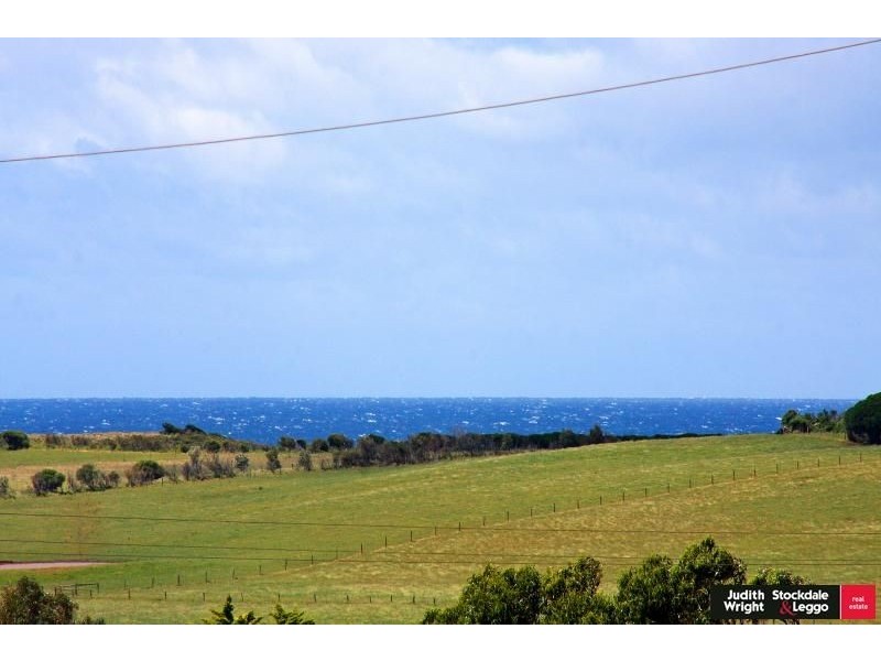 4 Hollywood Crescent, Smiths Beach VIC 3922