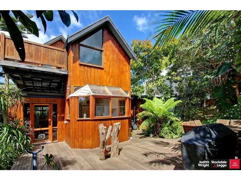 4 Hollywood Crescent, Smiths Beach VIC 3922