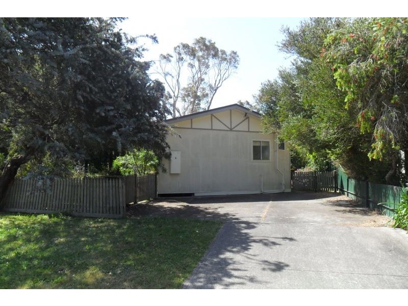 6 St Georges Road, Cowes VIC 3922