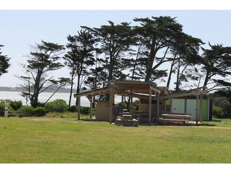 60 Penniwells Drive, San Remo VIC 3925