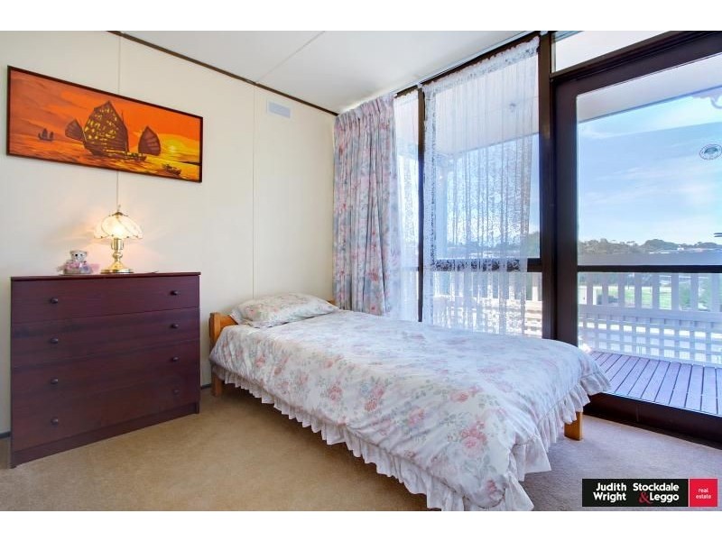 360 Settlement Rd, Cowes VIC 3922