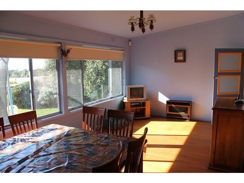 8 Highview Crescent, Surf Beach VIC 3922