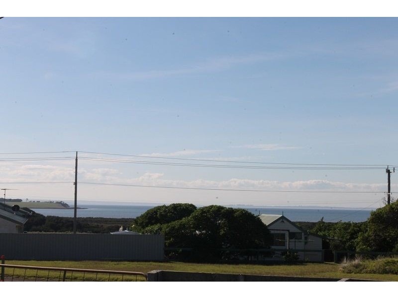 8 Highview Crescent, Surf Beach VIC 3922