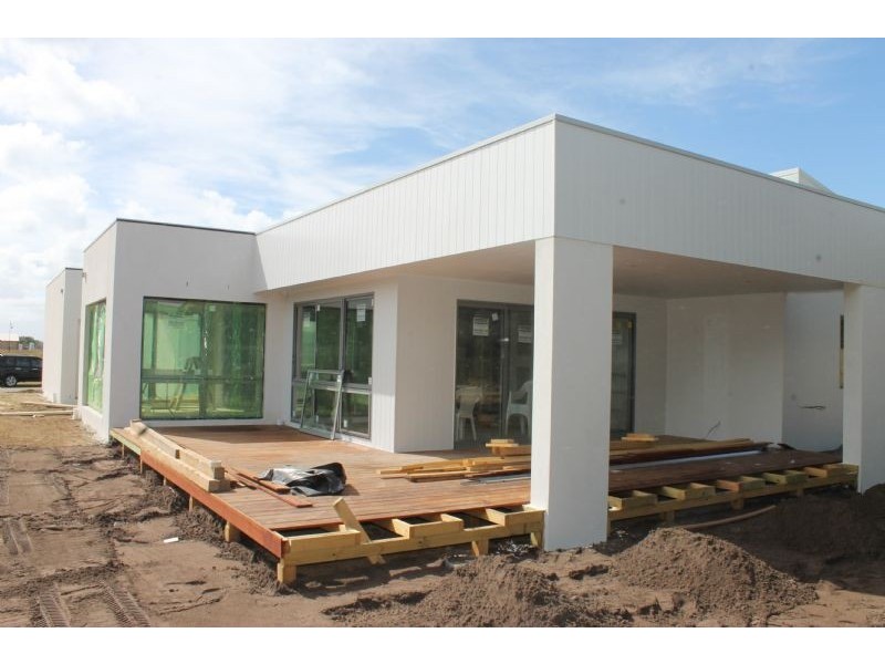 24 Shoalhaven Road, Cowes VIC 3922