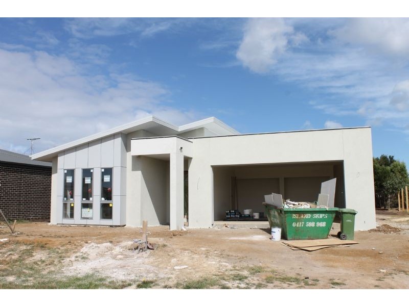 24 Shoalhaven Road, Cowes VIC 3922