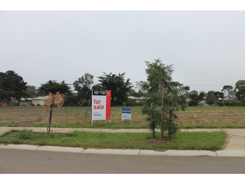 35 Castlecombe Circuit, Cowes VIC 3922