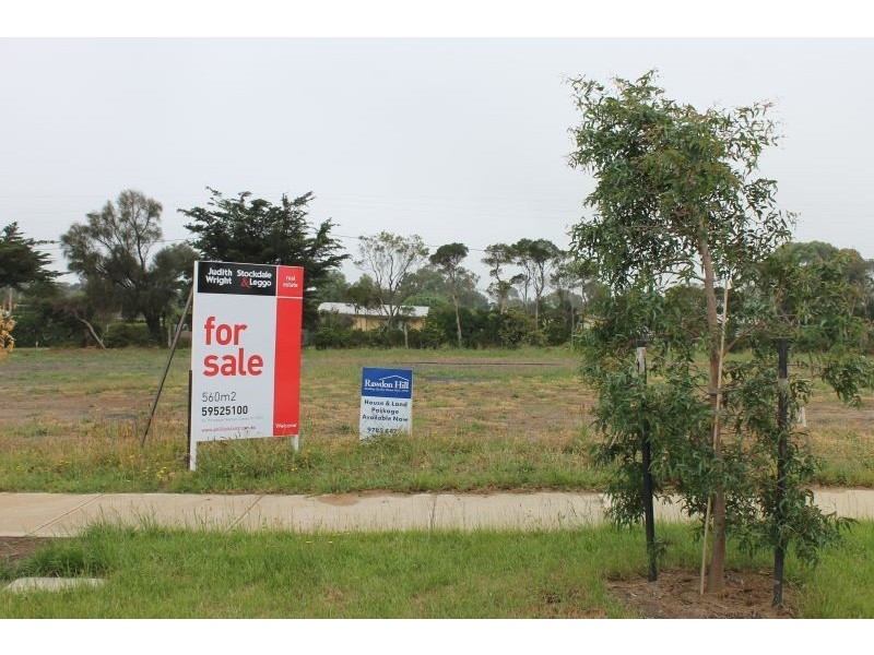 35 Castlecombe Circuit, Cowes VIC 3922