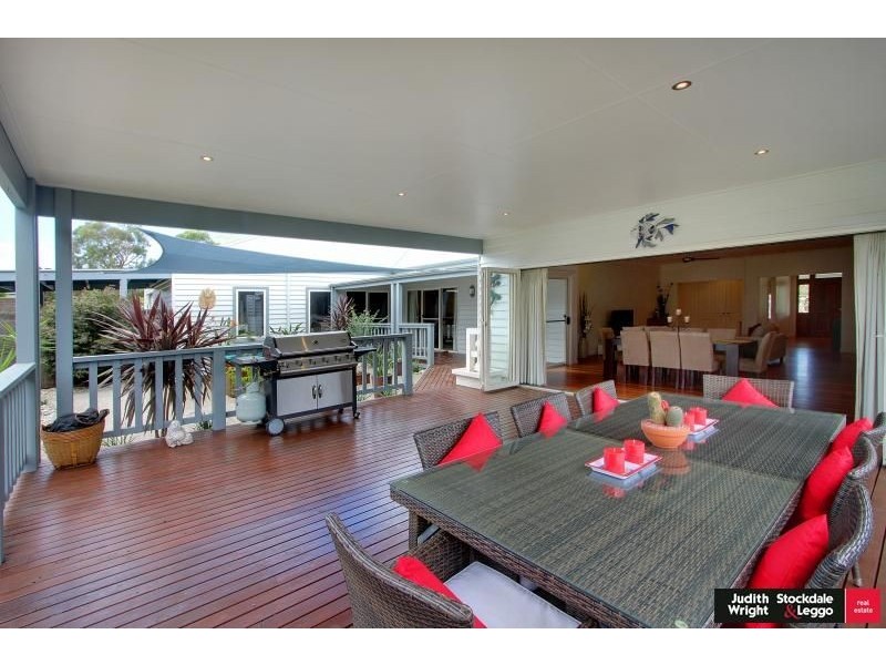 19 Casuarina Crt, Cowes VIC 3922