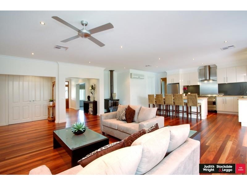 19 Casuarina Crt, Cowes VIC 3922