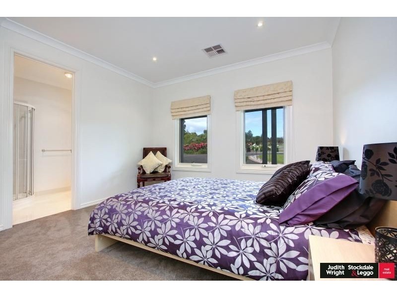19 Casuarina Crt, Cowes VIC 3922