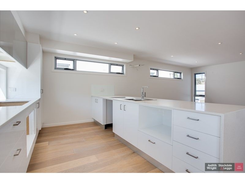 2/4 Osbourne Avenue, Cowes VIC 3922