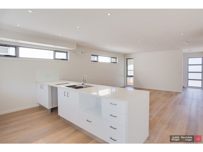 2/4 Osbourne Avenue, Cowes VIC 3922