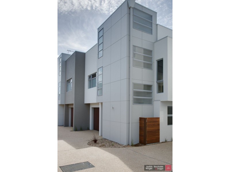 2/4 Osbourne Avenue, Cowes VIC 3922