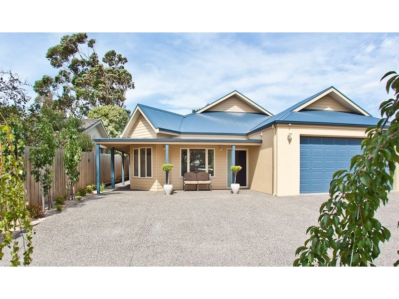 15 Roydon Road, Cowes VIC 3922