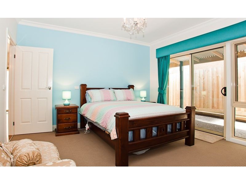 15 Roydon Road, Cowes VIC 3922