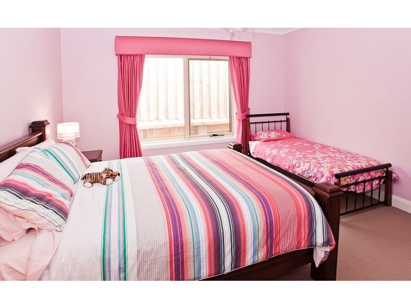15 Roydon Road, Cowes VIC 3922