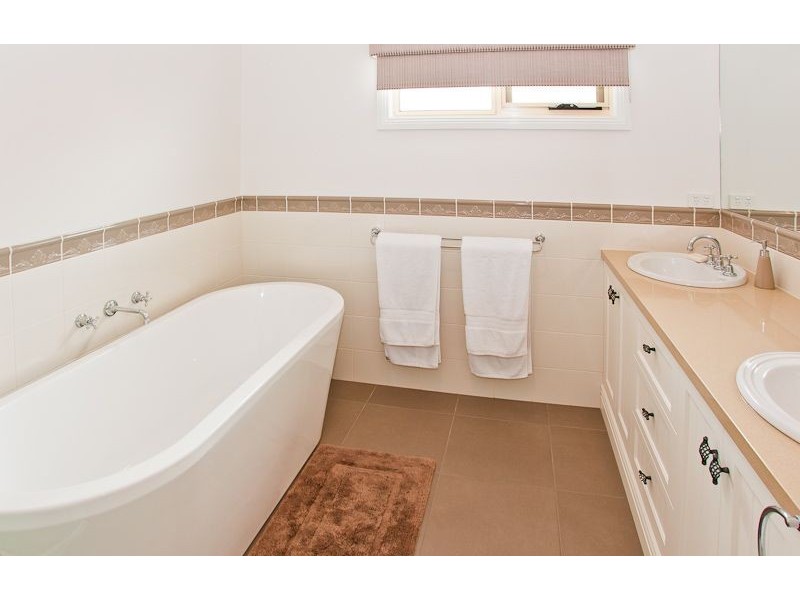 15 Roydon Road, Cowes VIC 3922