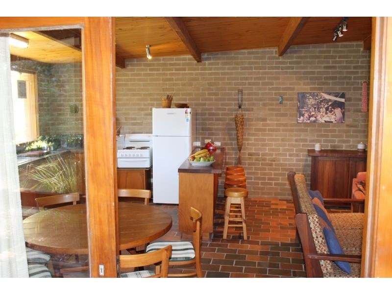 11 Woodlands Avenue, Silverleaves VIC 3922