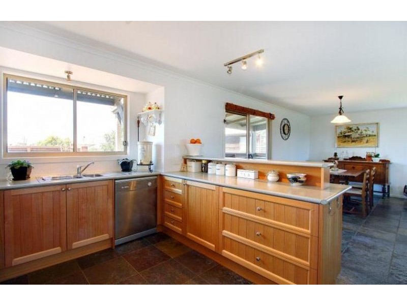 45 Sunderland Bay Road, Surf Beach VIC 3922