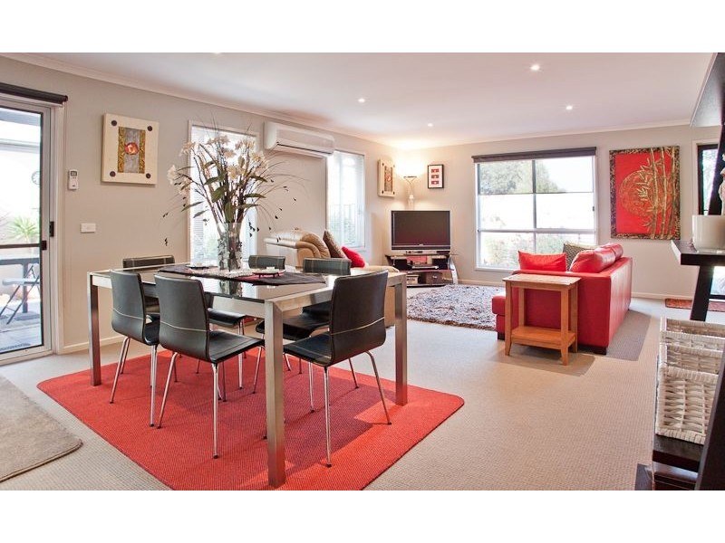 2 Norman Drive, Cowes VIC 3922