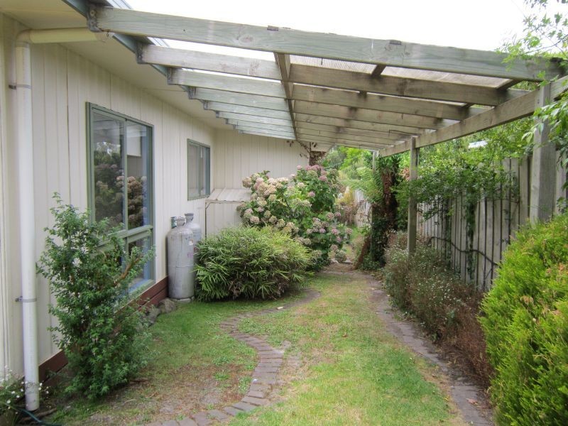 24 Birdwood Avenue, Cowes VIC 3922