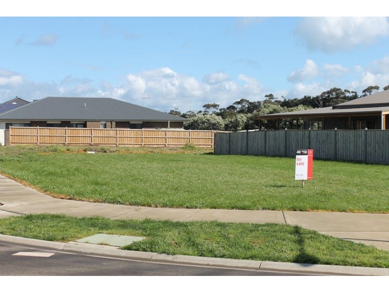 42 Seagrove Way, Cowes VIC 3922