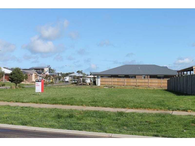 42 Seagrove Way, Cowes VIC 3922
