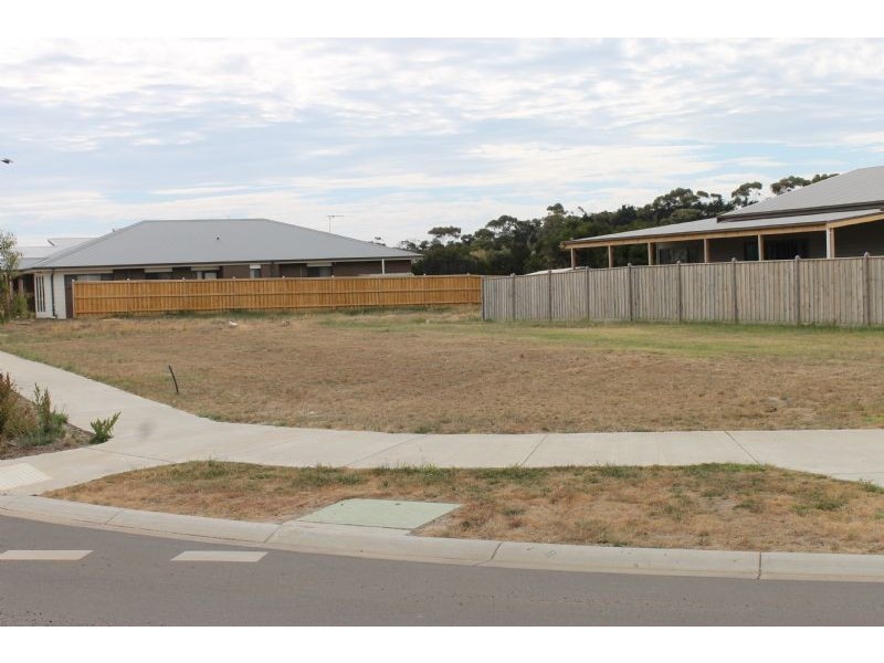 42 Seagrove Way, Cowes VIC 3922
