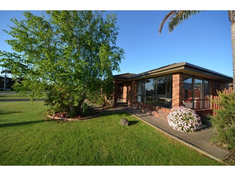 24 Forrest Avenue, Newhaven VIC 3925