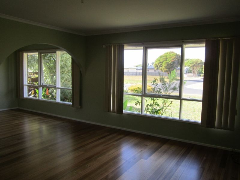 18 St Georges Road, Cowes VIC 3922