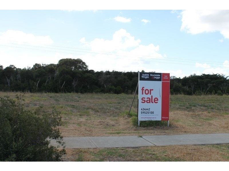 8 Cove Place, Cowes VIC 3922