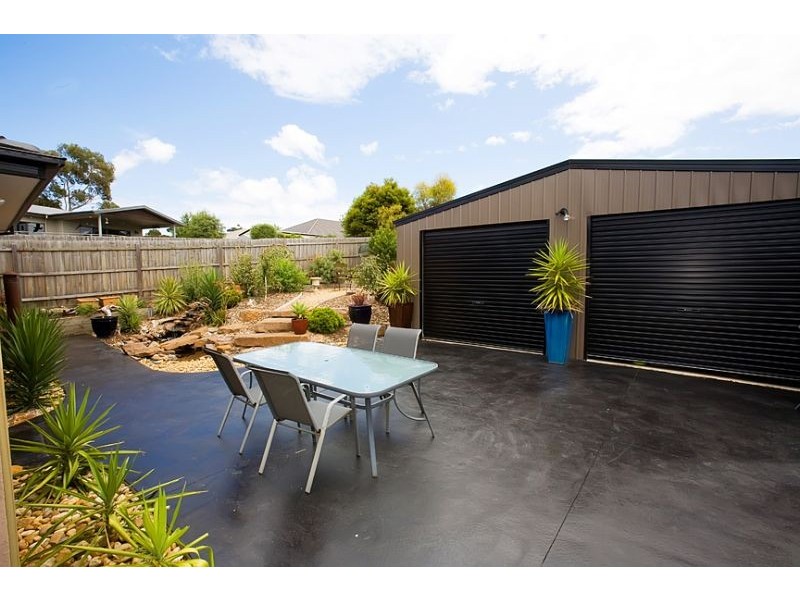 4 Amanda Close, Cowes VIC 3922