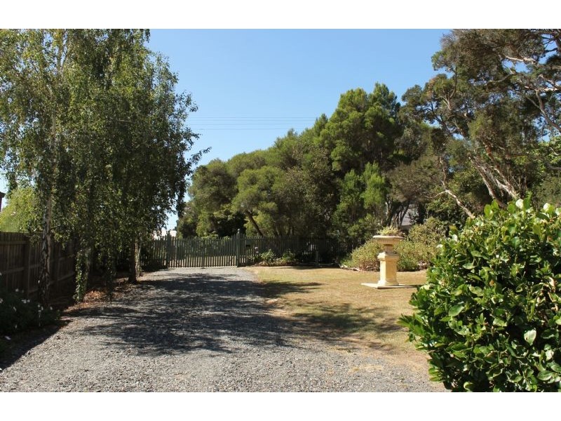 23 Hobsons Parade, Cowes VIC 3922