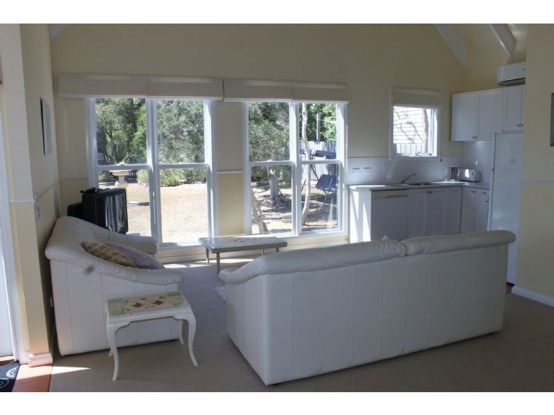 23 Hobsons Parade, Cowes VIC 3922