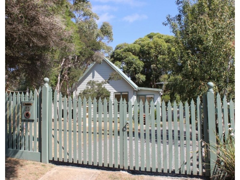 23 Hobsons Parade, Cowes VIC 3922