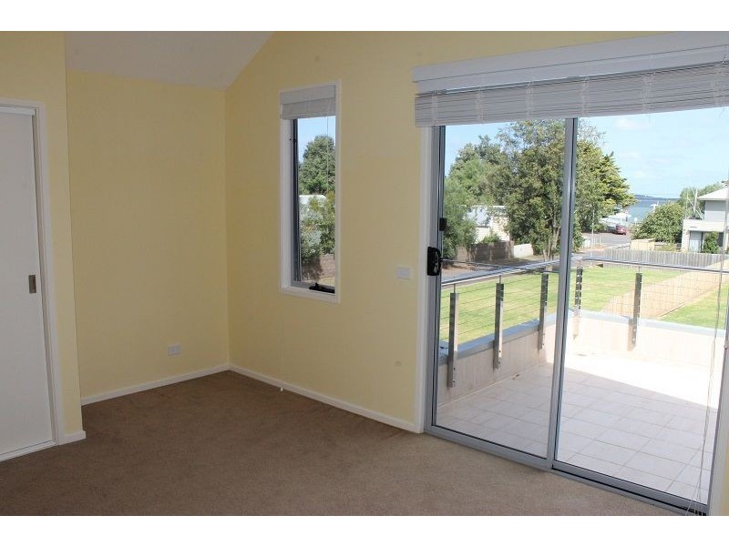 2/15-18 Beach Road, Rhyll VIC 3923