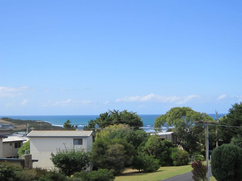 36 Hollywood Crescent, Smiths Beach VIC 3922