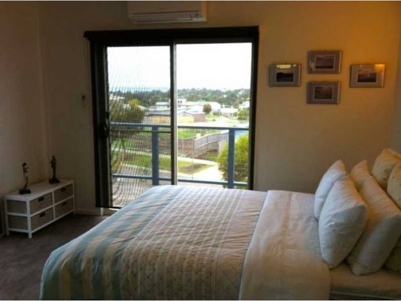 15 Waterview Rise, Cowes VIC 3922