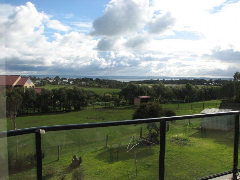 122 Red Rocks Road, Cowes VIC 3922