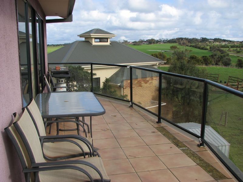 122 Red Rocks Road, Cowes VIC 3922