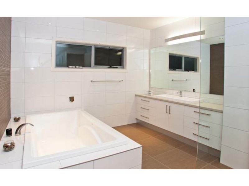 3 Amanda Close, Cowes VIC 3922